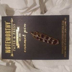 Feather‎ Pin